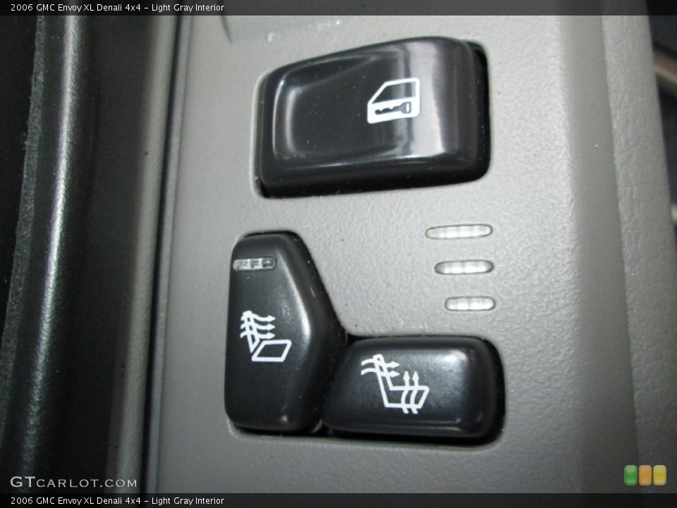 Light Gray Interior Controls for the 2006 GMC Envoy XL Denali 4x4 #79575245