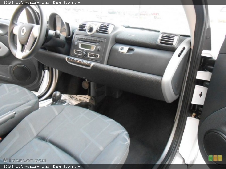 Design Black Interior Dashboard for the 2009 Smart fortwo passion coupe #79609543