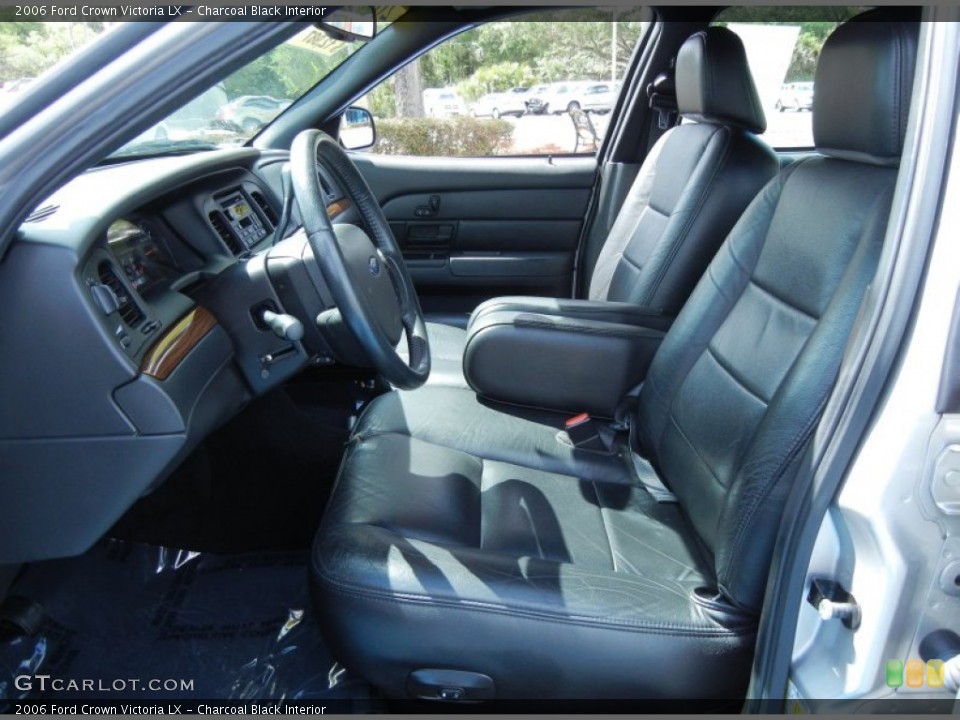 Charcoal Black Interior Photo for the 2006 Ford Crown Victoria LX #79610109