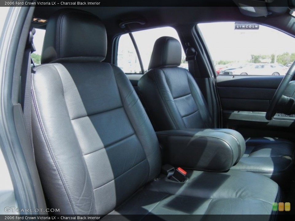 Charcoal Black Interior Photo For The 2006 Ford Crown