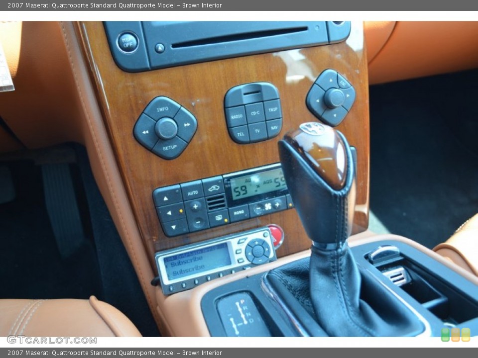 Brown Interior Controls for the 2007 Maserati Quattroporte  #79619928