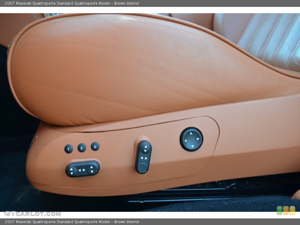 Brown Interior Controls for the 2007 Maserati Quattroporte  #79619972