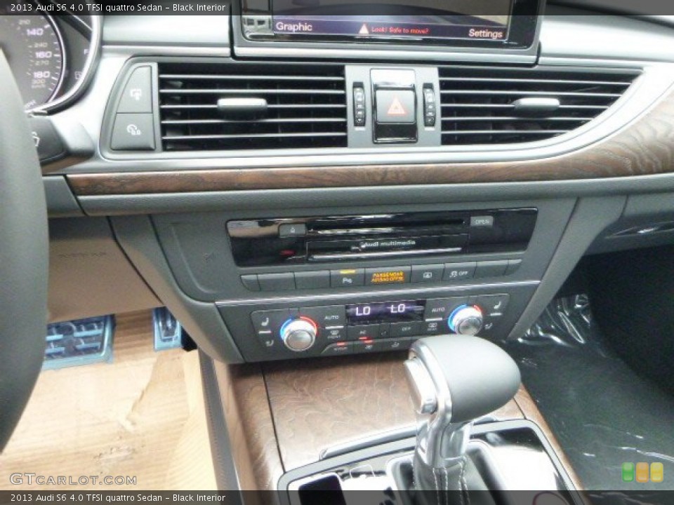 Black Interior Controls for the 2013 Audi S6 4.0 TFSI quattro Sedan #79620760