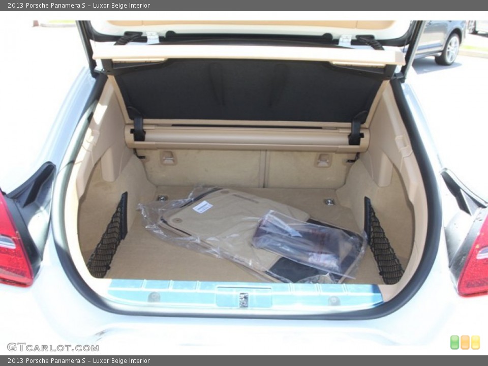 Luxor Beige Interior Trunk for the 2013 Porsche Panamera S #79632988