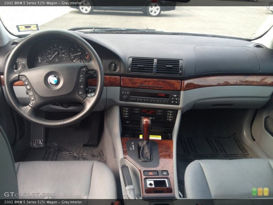 Grey Interior Dashboard for the 2002 BMW 5 Series 525i Wagon #79647422