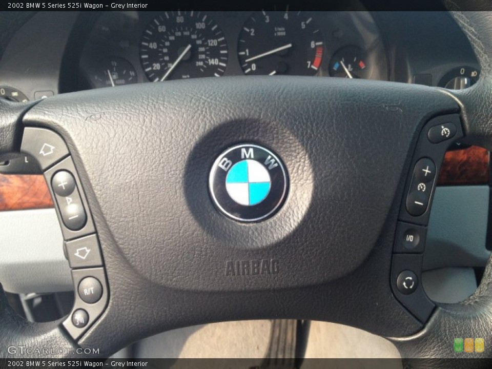 Grey Interior Controls for the 2002 BMW 5 Series 525i Wagon #79647570