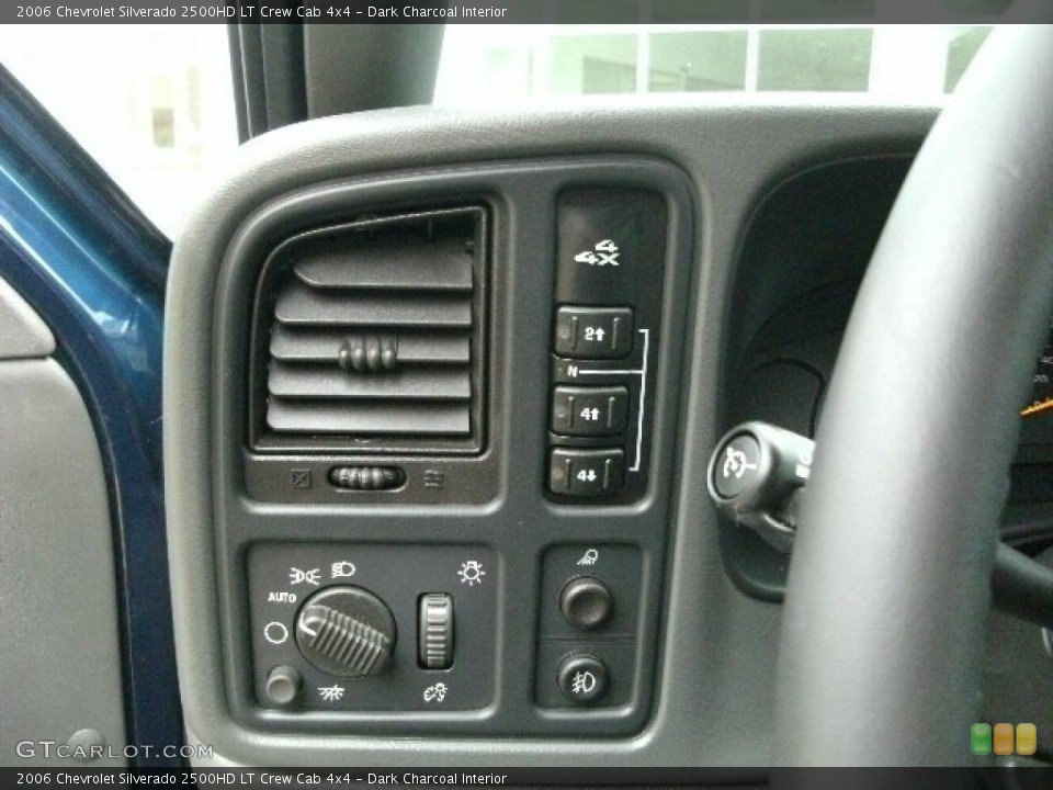 Dark Charcoal Interior Controls for the 2006 Chevrolet Silverado 2500HD LT Crew Cab 4x4 #79664397