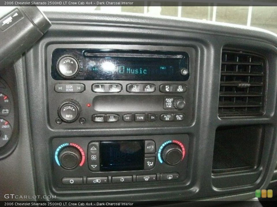 Dark Charcoal Interior Controls for the 2006 Chevrolet Silverado 2500HD LT Crew Cab 4x4 #79664421