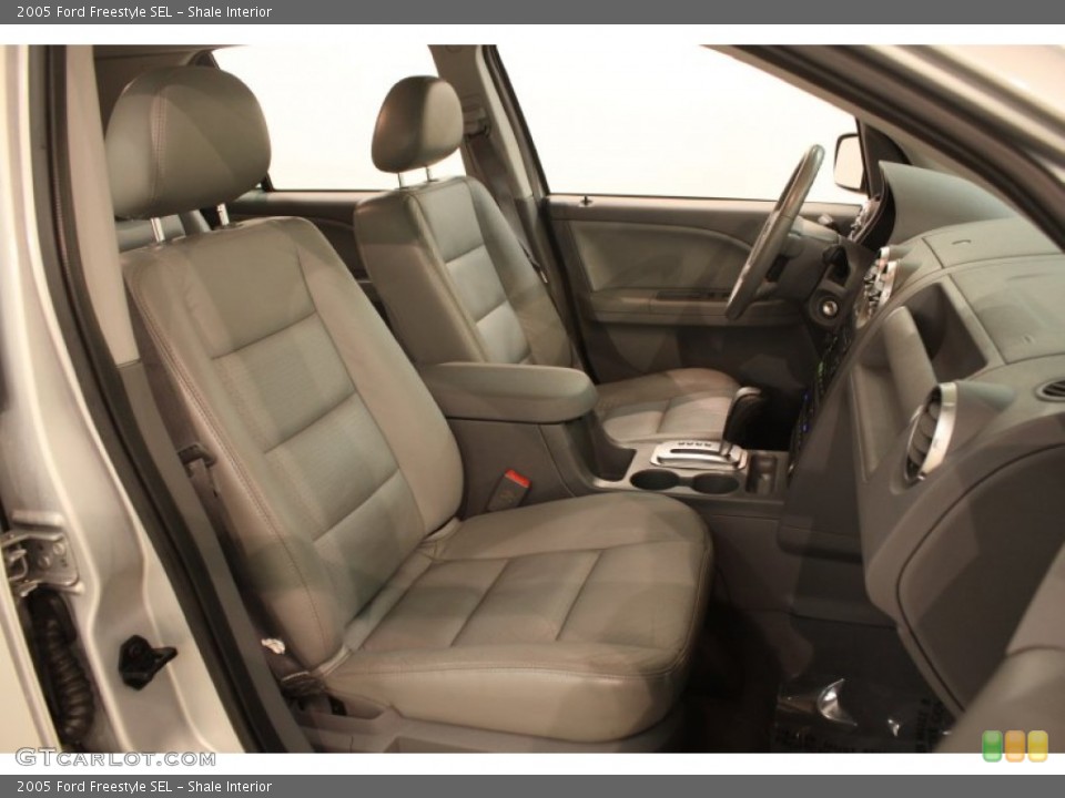Shale Interior Photo for the 2005 Ford Freestyle SEL #79680483