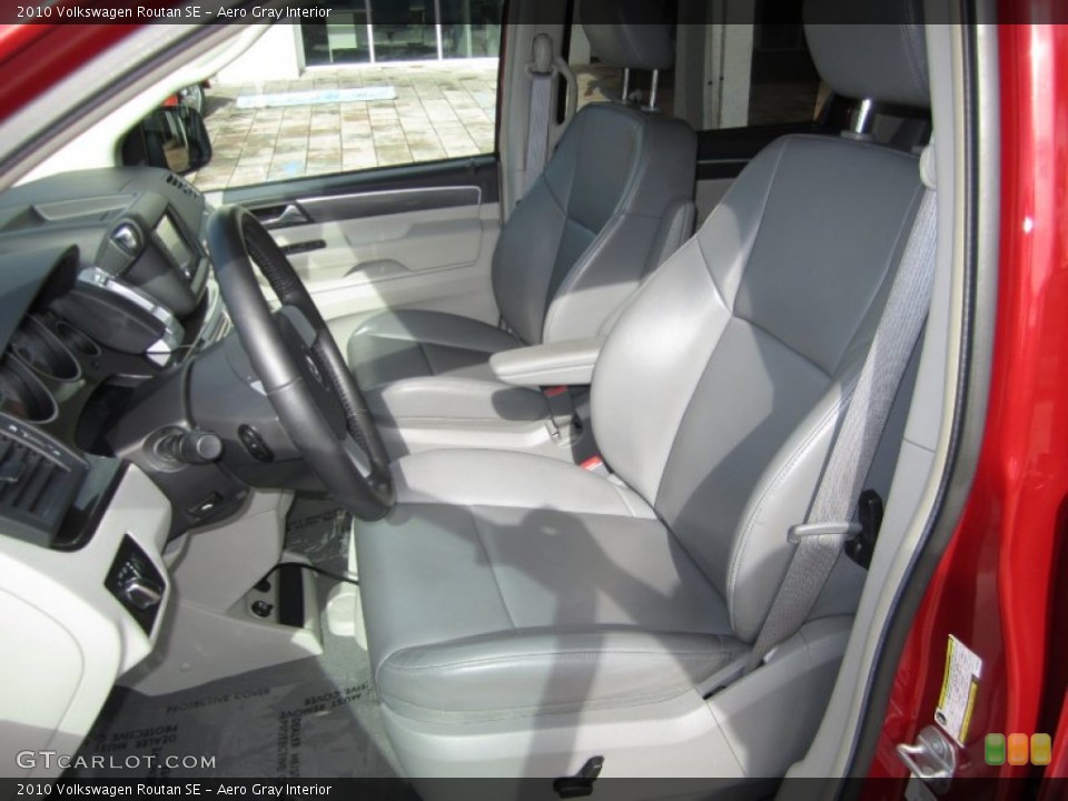 Aero Gray Interior Photo for the 2010 Volkswagen Routan SE #79746771
