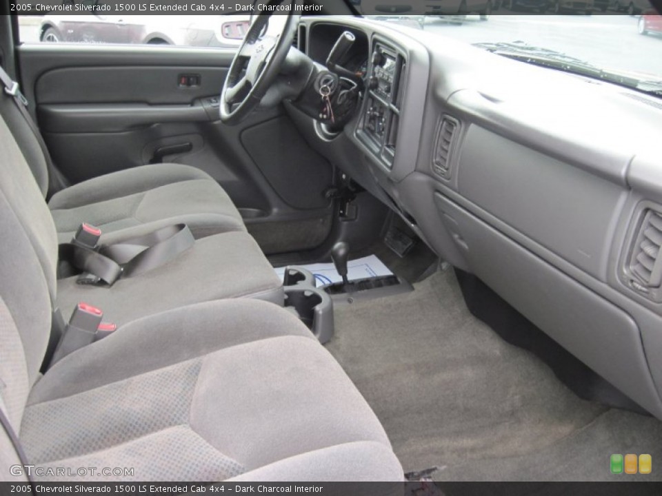 Dark Charcoal Interior Photo for the 2005 Chevrolet Silverado 1500 LS Extended Cab 4x4 #79755302