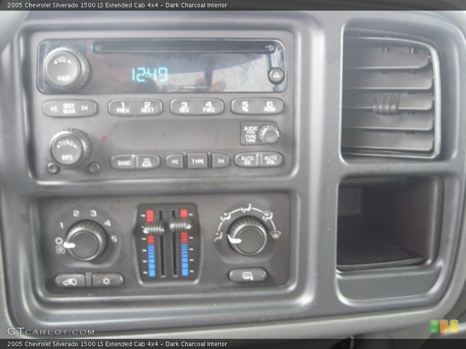 Dark Charcoal Interior Controls for the 2005 Chevrolet Silverado 1500 LS Extended Cab 4x4 #79755457