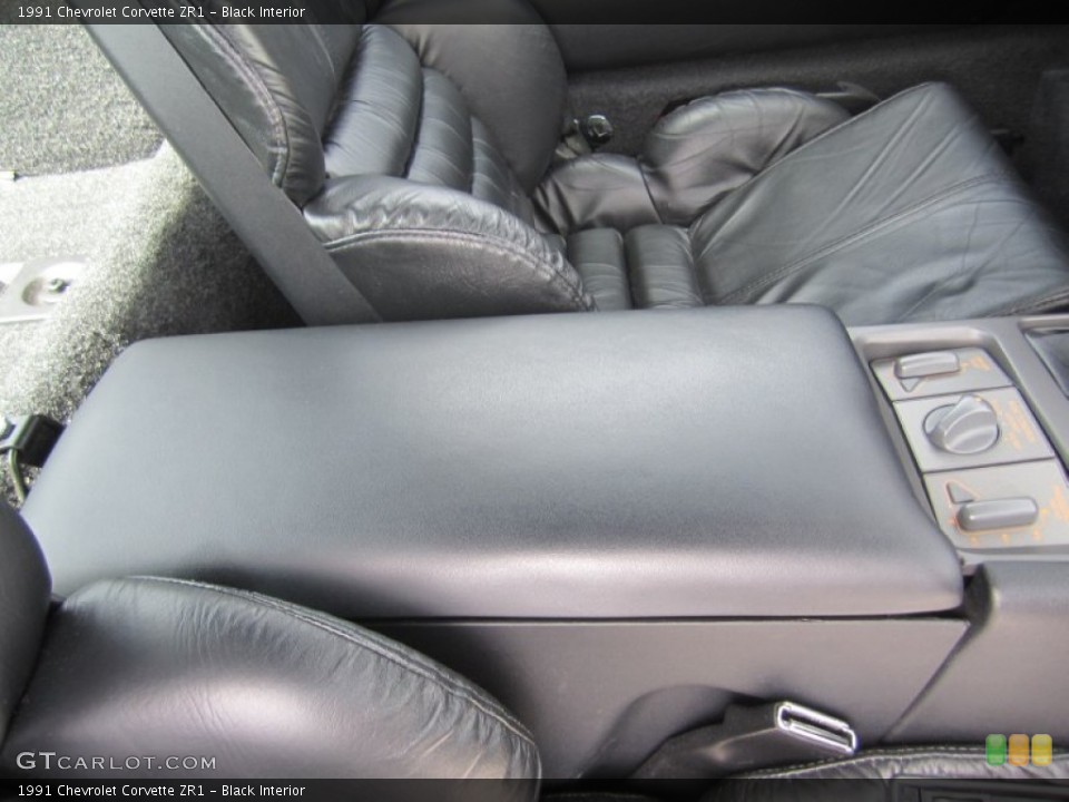 Black Interior Photo for the 1991 Chevrolet Corvette ZR1 #79759610