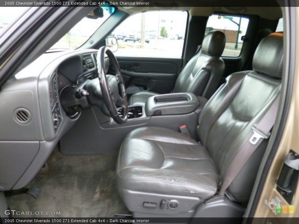 Dark Charcoal Interior Photo for the 2005 Chevrolet Silverado 1500 Z71 Extended Cab 4x4 #79779859