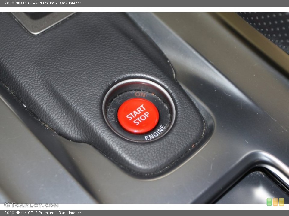 Black Interior Controls for the 2010 Nissan GT-R Premium #79781800