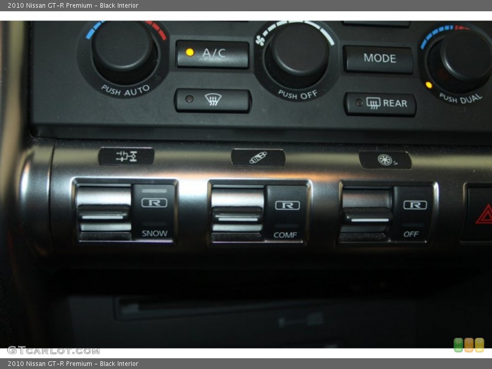 Black Interior Controls for the 2010 Nissan GT-R Premium #79781917