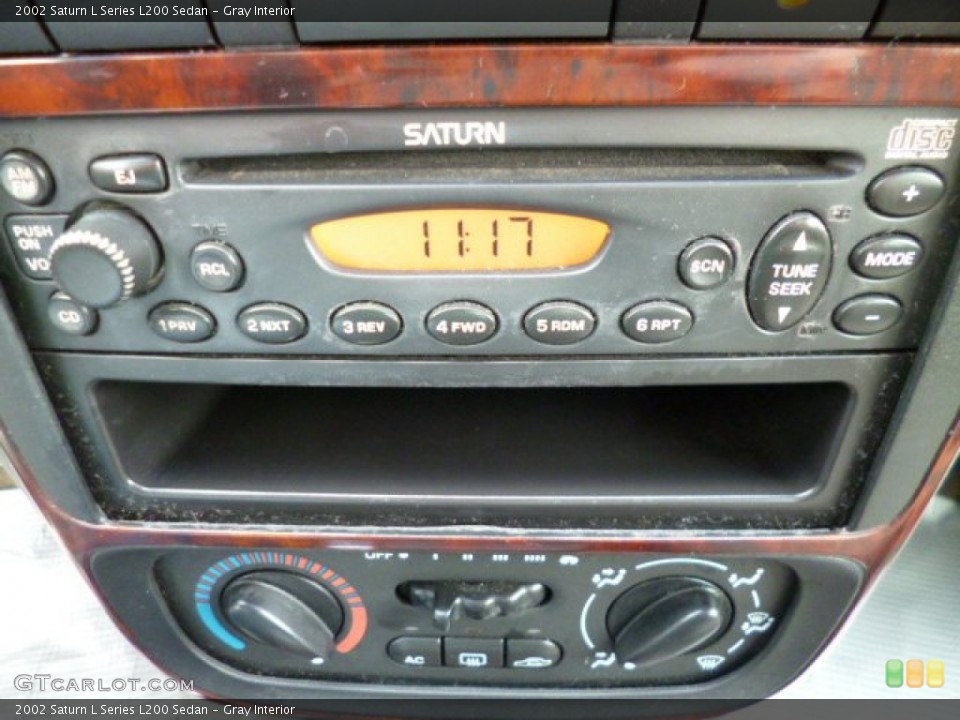 Gray Interior Controls for the 2002 Saturn L Series L200 Sedan #79781991