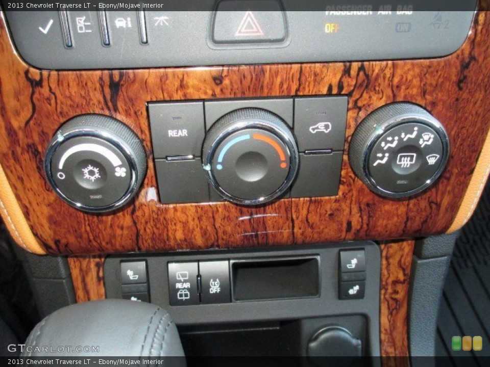 Ebony/Mojave Interior Controls for the 2013 Chevrolet Traverse LT #79787155