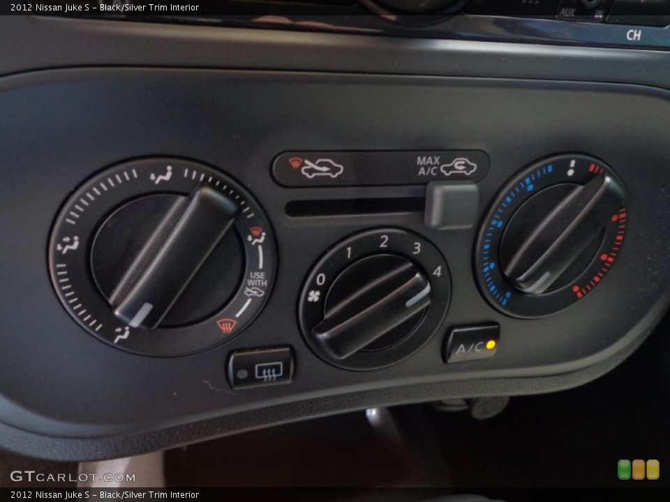 Black/Silver Trim Interior Controls for the 2012 Nissan Juke S #79807048