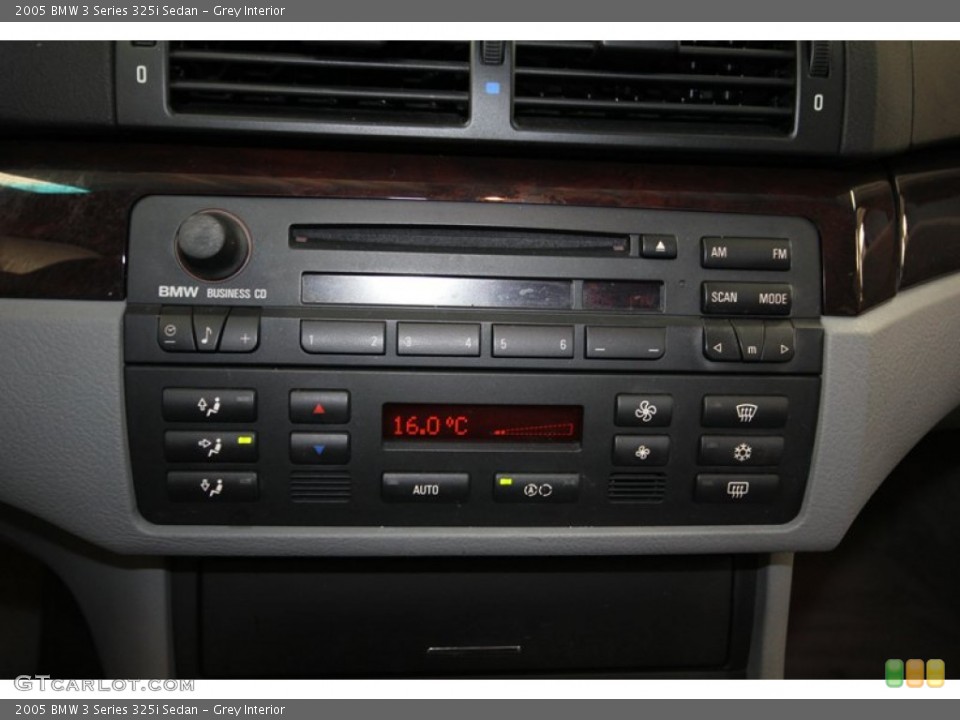 Grey Interior Controls for the 2005 BMW 3 Series 325i Sedan #79821607