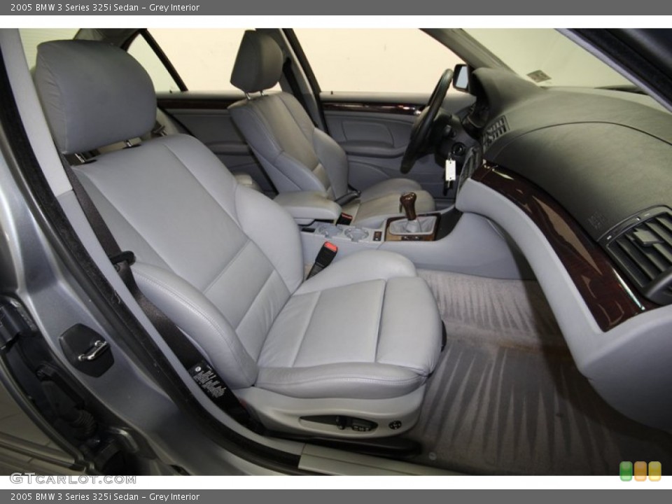 Grey Interior Photo for the 2005 BMW 3 Series 325i Sedan #79821964