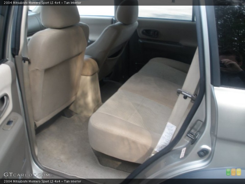 Tan 2004 Mitsubishi Montero Sport Interiors