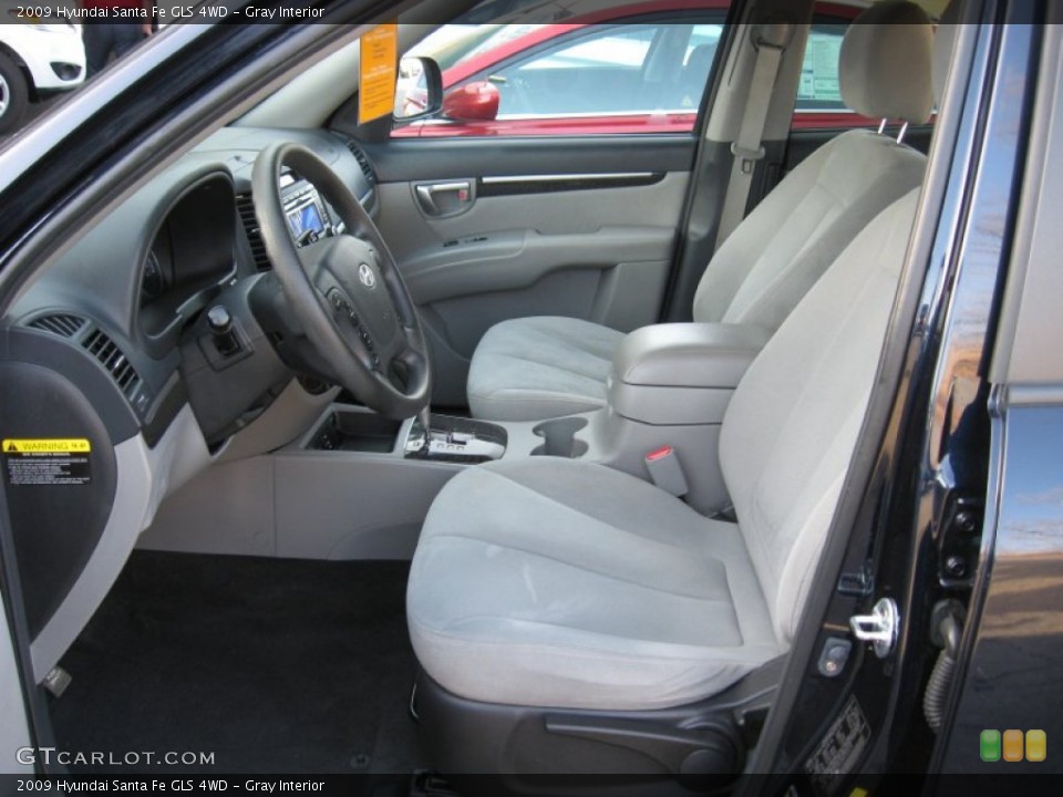 Gray Interior Photo for the 2009 Hyundai Santa Fe GLS 4WD #79867585