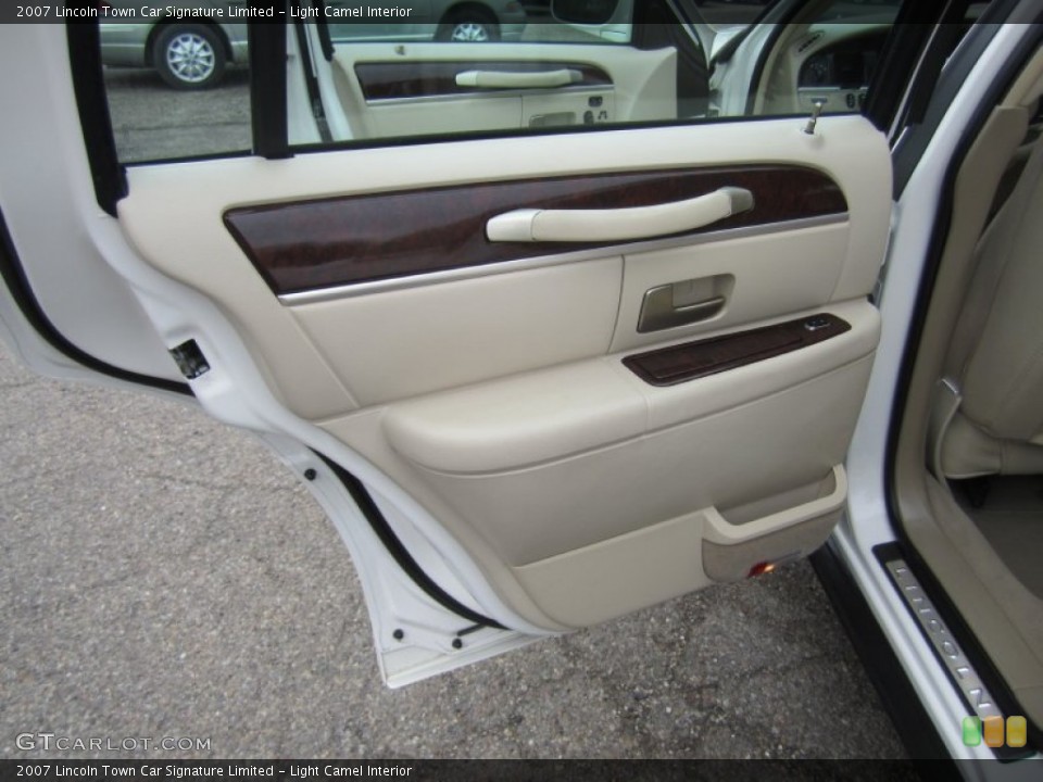 Light Camel Interior Door Panel for the 2007 Lincoln Town Car Signature Limited #79876296