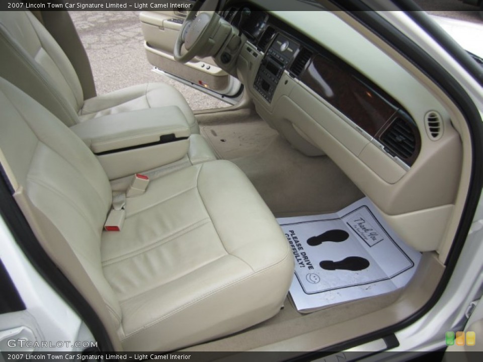 Light Camel Interior Front Seat for the 2007 Lincoln Town Car Signature Limited #79876386