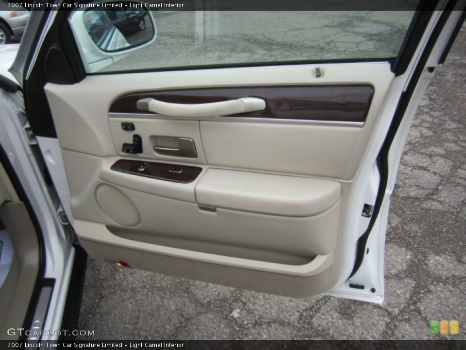 Light Camel Interior Door Panel for the 2007 Lincoln Town Car Signature Limited #79876442