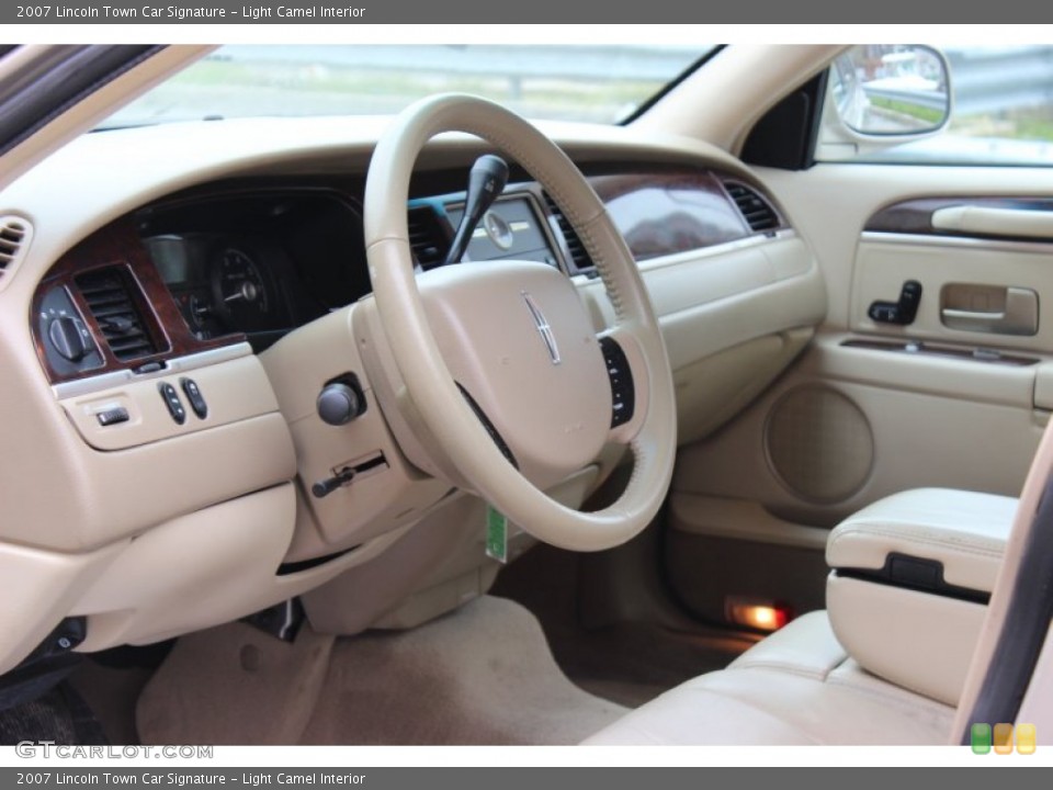 Light Camel Interior Photo for the 2007 Lincoln Town Car Signature #79887535