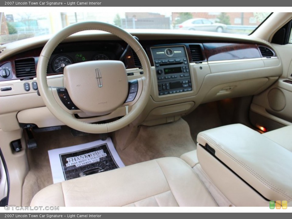 Light Camel Interior Photo for the 2007 Lincoln Town Car Signature #79887575