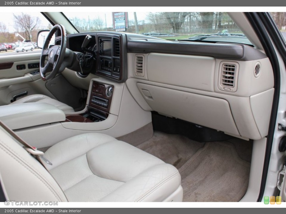 Shale Interior Dashboard for the 2005 Cadillac Escalade AWD #79891081