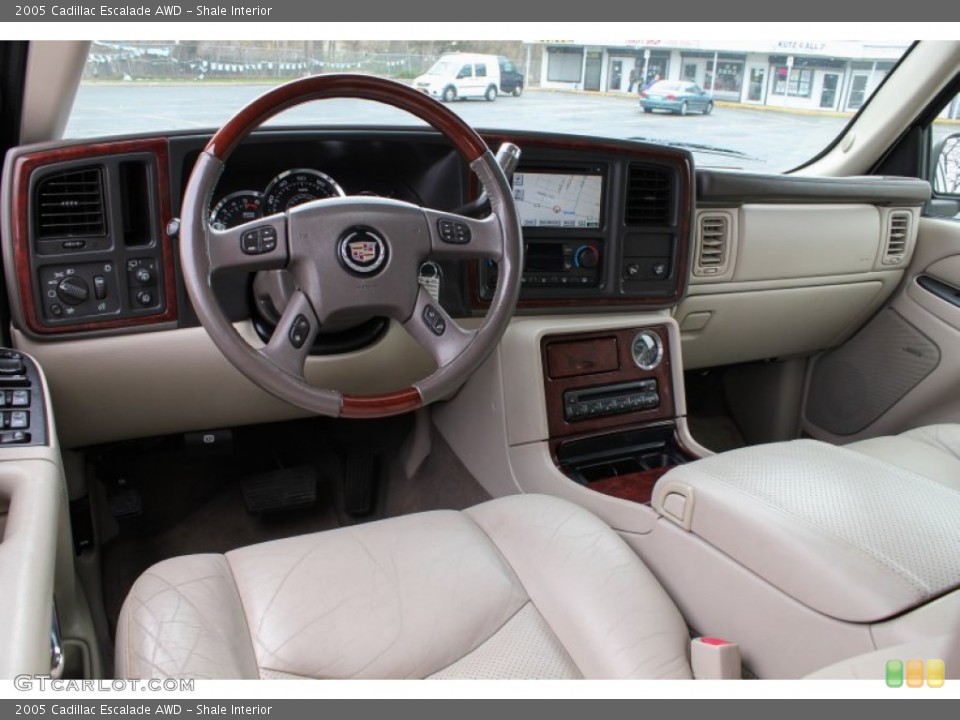 Shale Interior Photo for the 2005 Cadillac Escalade AWD #79891233