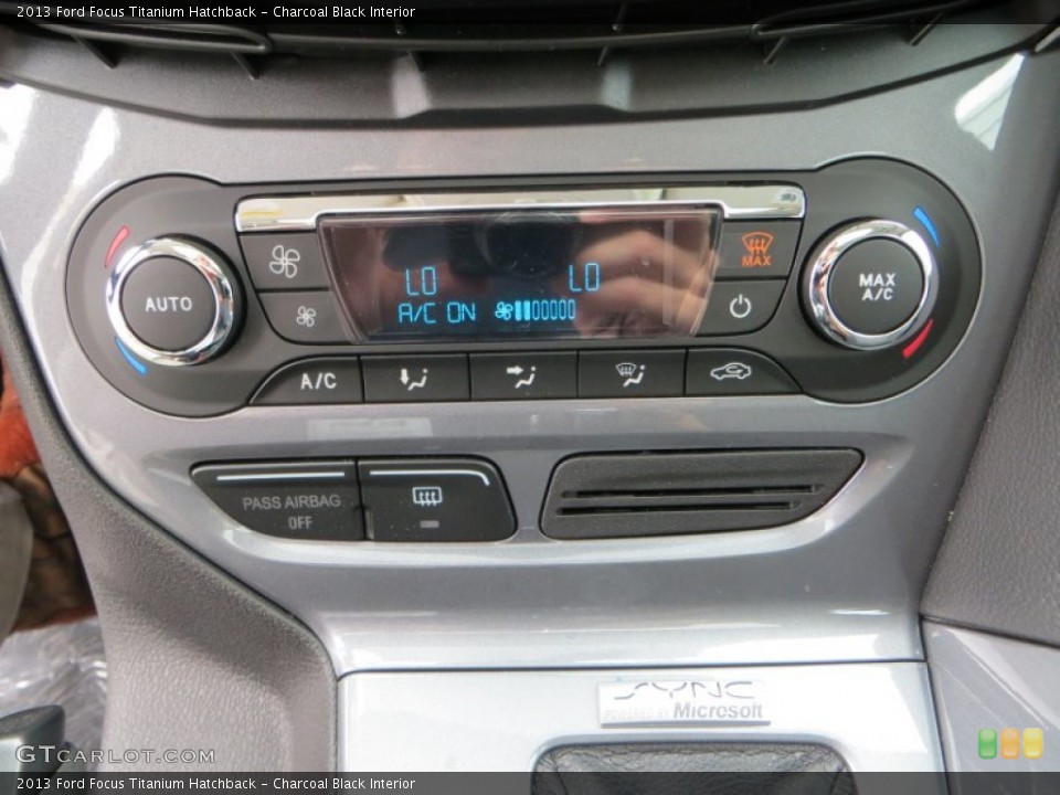 Charcoal Black Interior Controls for the 2013 Ford Focus Titanium Hatchback #79899933