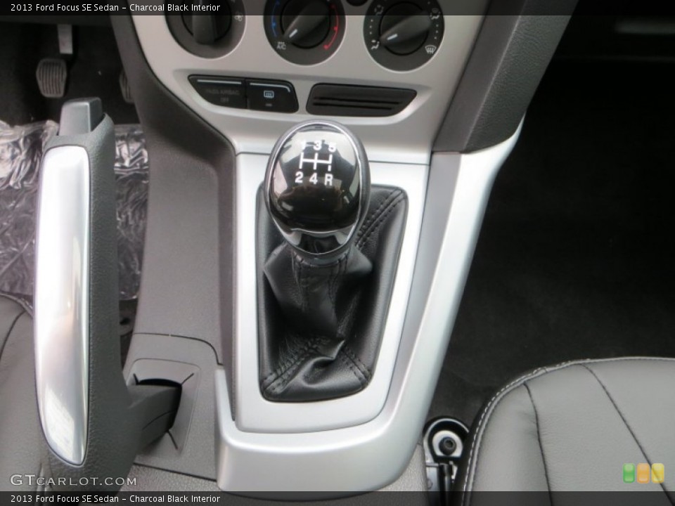 Charcoal Black Interior Transmission for the 2013 Ford Focus SE Sedan #79900652