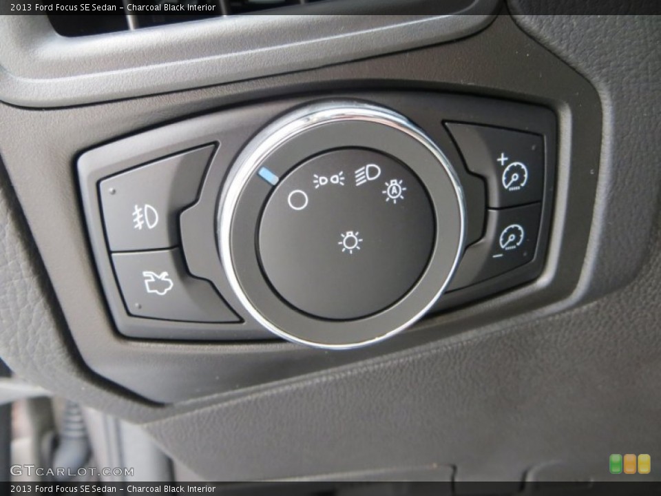 Charcoal Black Interior Controls for the 2013 Ford Focus SE Sedan #79900710