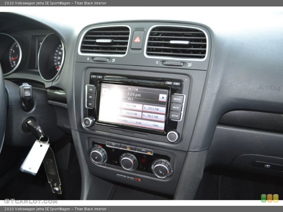 Titan Black Interior Controls for the 2010 Volkswagen Jetta SE SportWagen #79960046