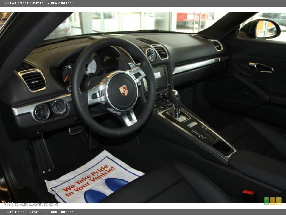 Black Interior Dashboard for the 2014 Porsche Cayman S #79983233