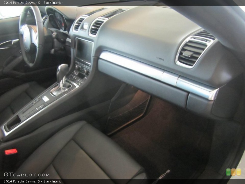 Black Interior Dashboard for the 2014 Porsche Cayman S #79992728