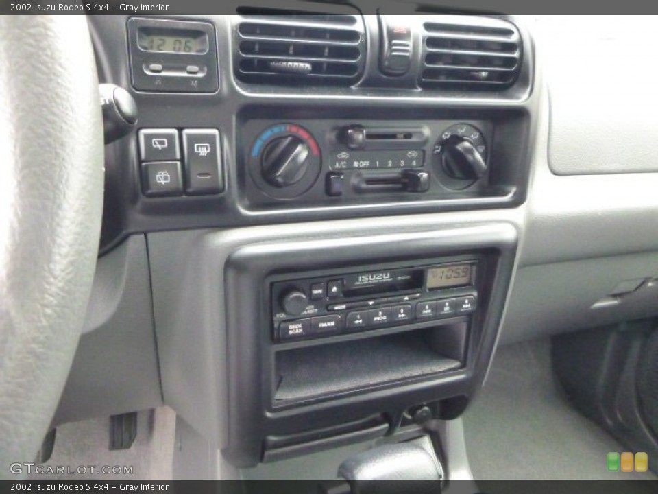 Gray Interior Controls for the 2002 Isuzu Rodeo S 4x4 #80004398