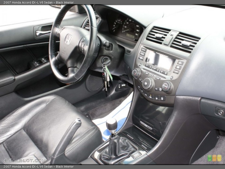 Black Interior Dashboard for the 2007 Honda Accord EX-L V6 Sedan #80059415
