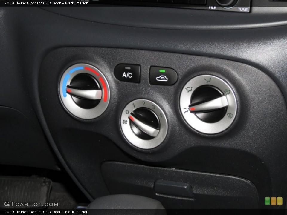 Black Interior Controls for the 2009 Hyundai Accent GS 3 Door #80078553