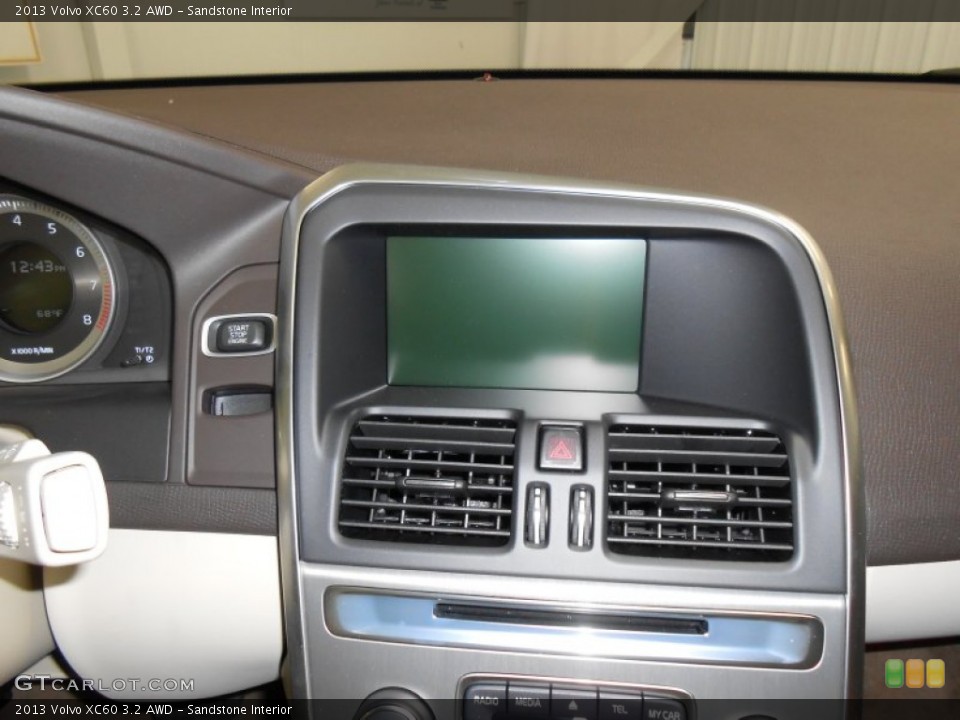 Sandstone Interior Controls for the 2013 Volvo XC60 3.2 AWD #80087070