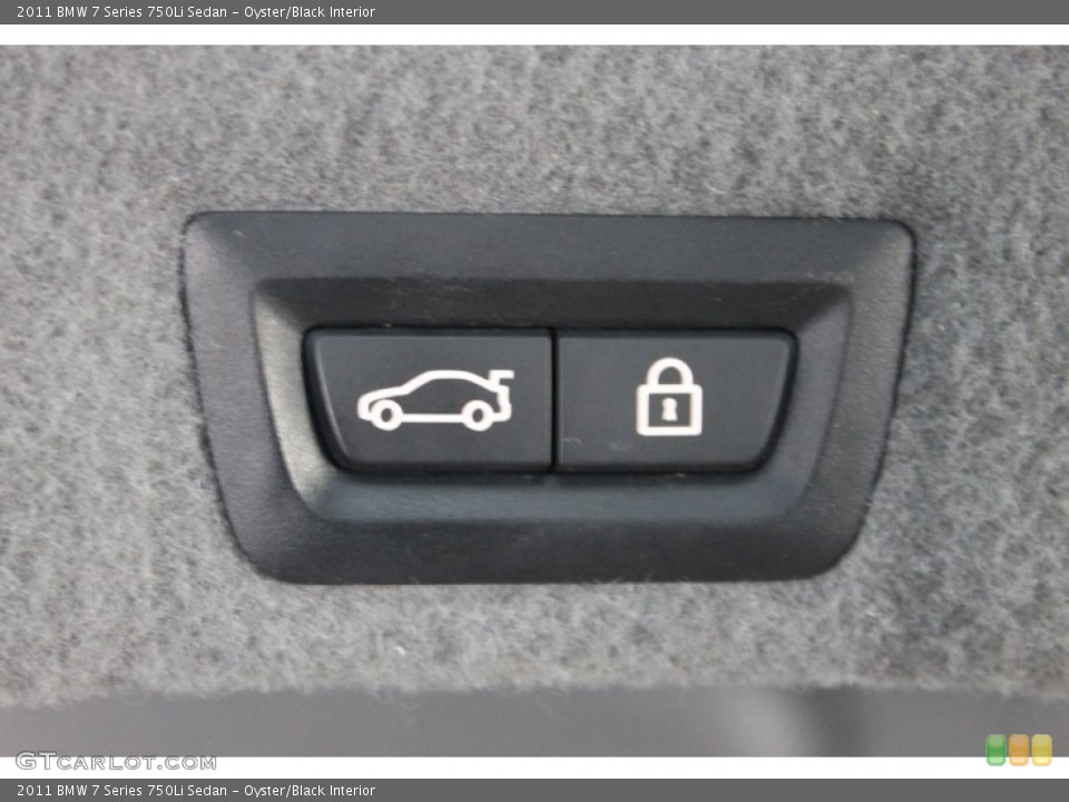 Oyster/Black Interior Controls for the 2011 BMW 7 Series 750Li Sedan #80098480