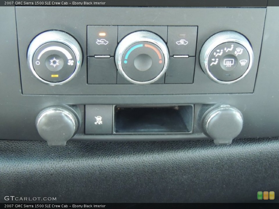 Ebony Black Interior Controls for the 2007 GMC Sierra 1500 SLE Crew Cab #80152515