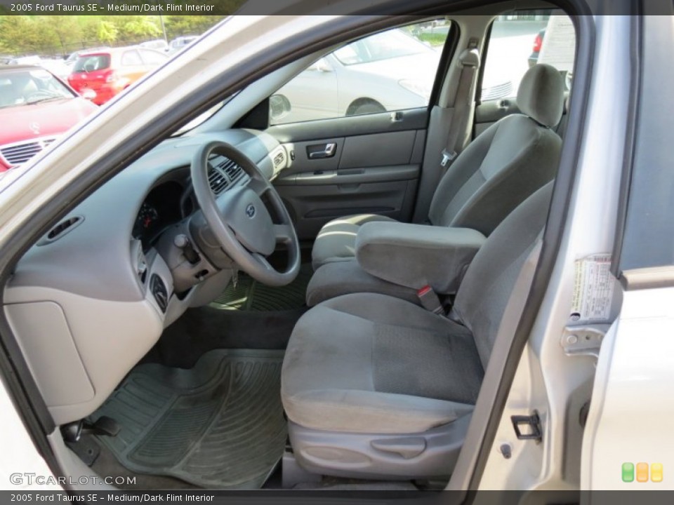 Medium/Dark Flint Interior Photo for the 2005 Ford Taurus SE #80185873
