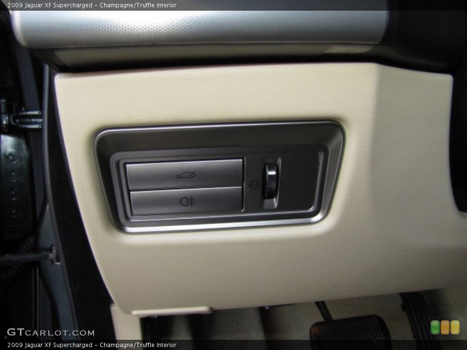 Champagne/Truffle Interior Controls for the 2009 Jaguar XF Supercharged #80197717