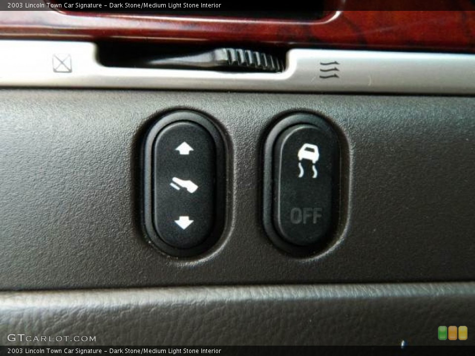 Dark Stone/Medium Light Stone Interior Controls for the 2003 Lincoln Town Car Signature #80208915