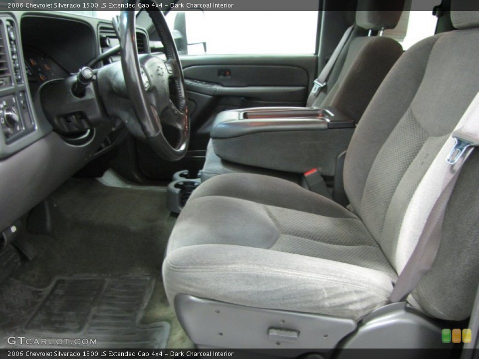 Dark Charcoal Interior Photo for the 2006 Chevrolet Silverado 1500 LS Extended Cab 4x4 #80223750